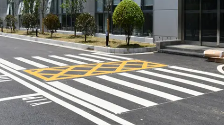 優質企業廠區道路劃線,高效安全的必備選擇! 優質企業廠區道路劃線,高效安全的必備選擇!