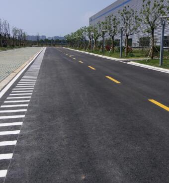 蘇州工廠地面劃線?專業團隊打造高效廠區交通體系 蘇州工廠地面劃線?專業團隊打造高效廠區交通體系