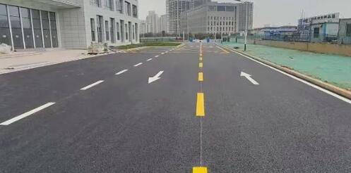 蘇州工廠劃線選專業(yè)團隊，抗壓耐磨有保障